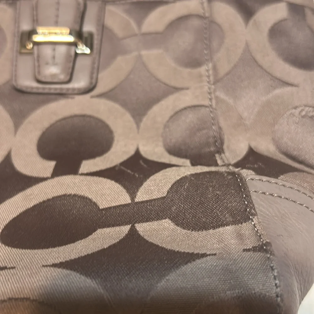 Vintage Coach Taylor OP Art Alexis Carryall. Inside zip. Zip Top Closure. - Picture 10 of 10
